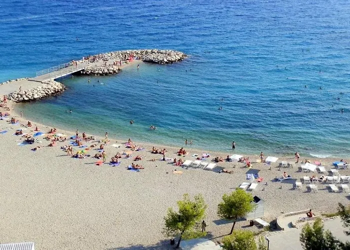 Near Beach Apartment Reno With Private Parking