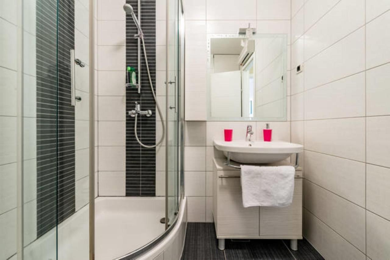 Near Reno With Private Parking Apartment