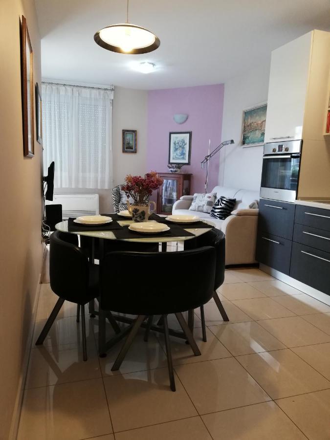 Near Reno With Private Parking Apartment